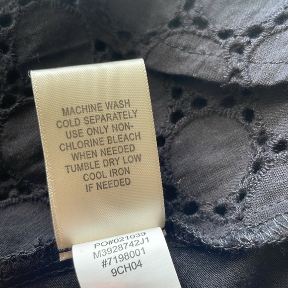 JohnPaulRichard Black Button Down Collard Tank w/Circle Punch Out Front - Small - Picture 7 of 7